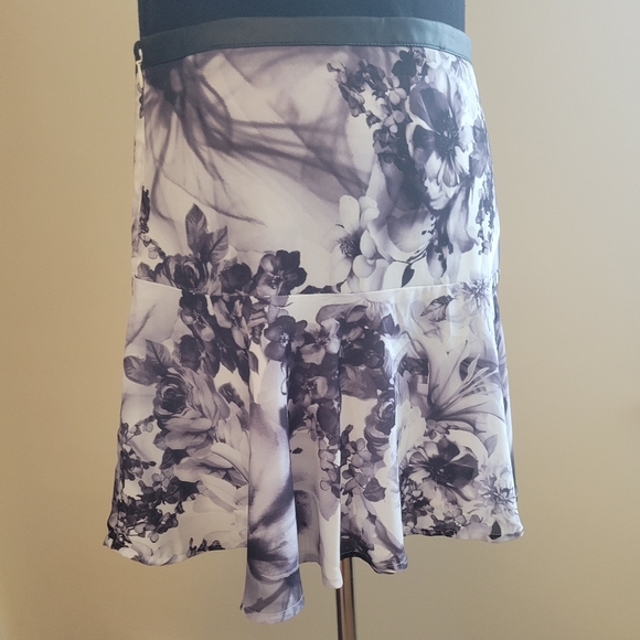 Express floral mini skirt - size 6 - Picture 4 of 7